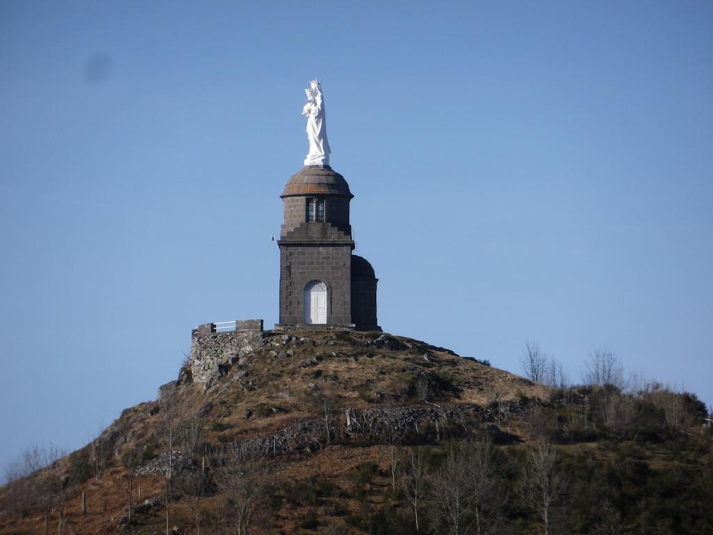 Hotel Restaurant La Reine Margot La Tour-dʼAuvergne Eksteriør billede