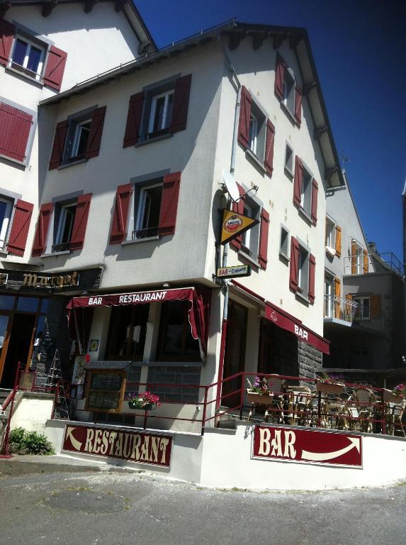 Hotel Restaurant La Reine Margot La Tour-dʼAuvergne Eksteriør billede