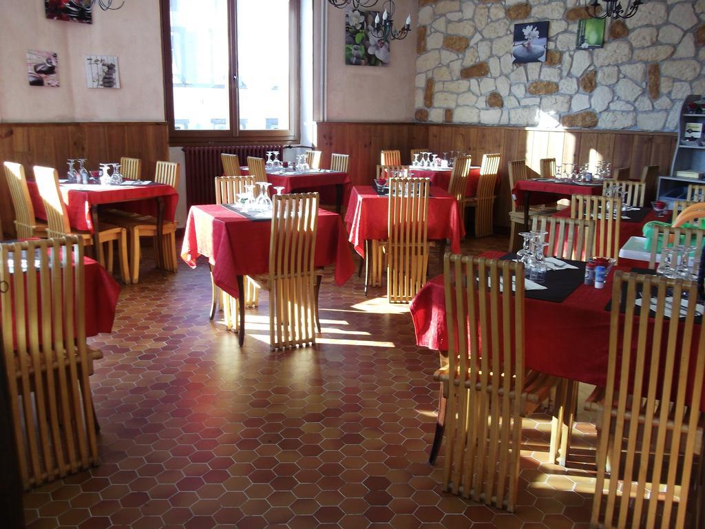 Hotel Restaurant La Reine Margot La Tour-dʼAuvergne Eksteriør billede